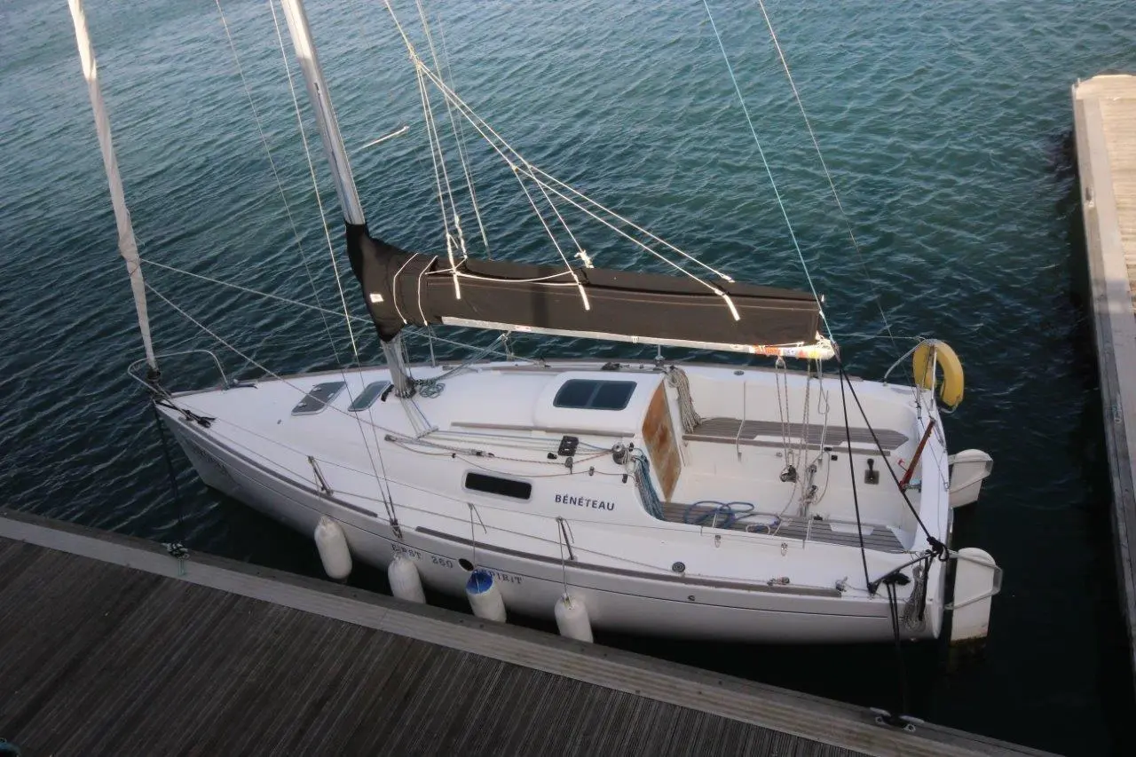 2000 Beneteau first 260 spirit