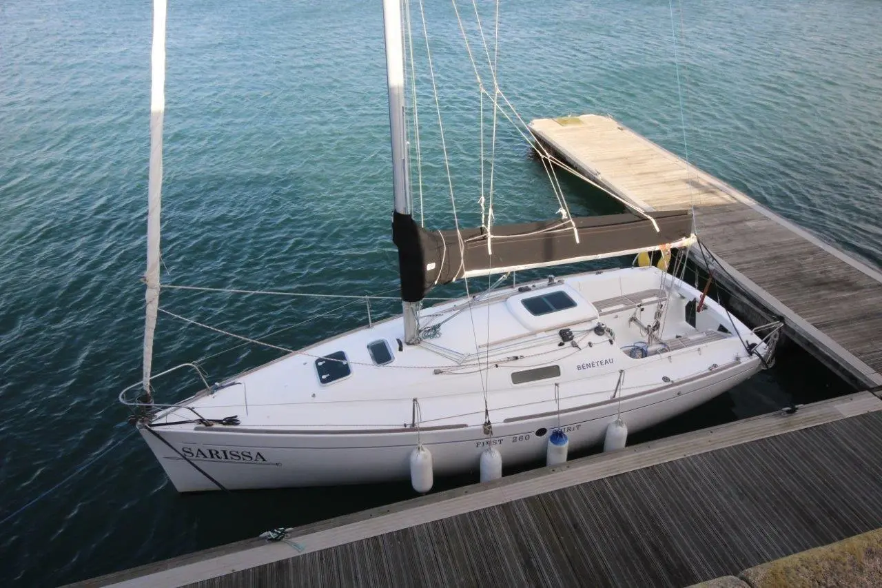 2000 Beneteau first 260 spirit