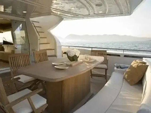 Ferretti Yachts 780