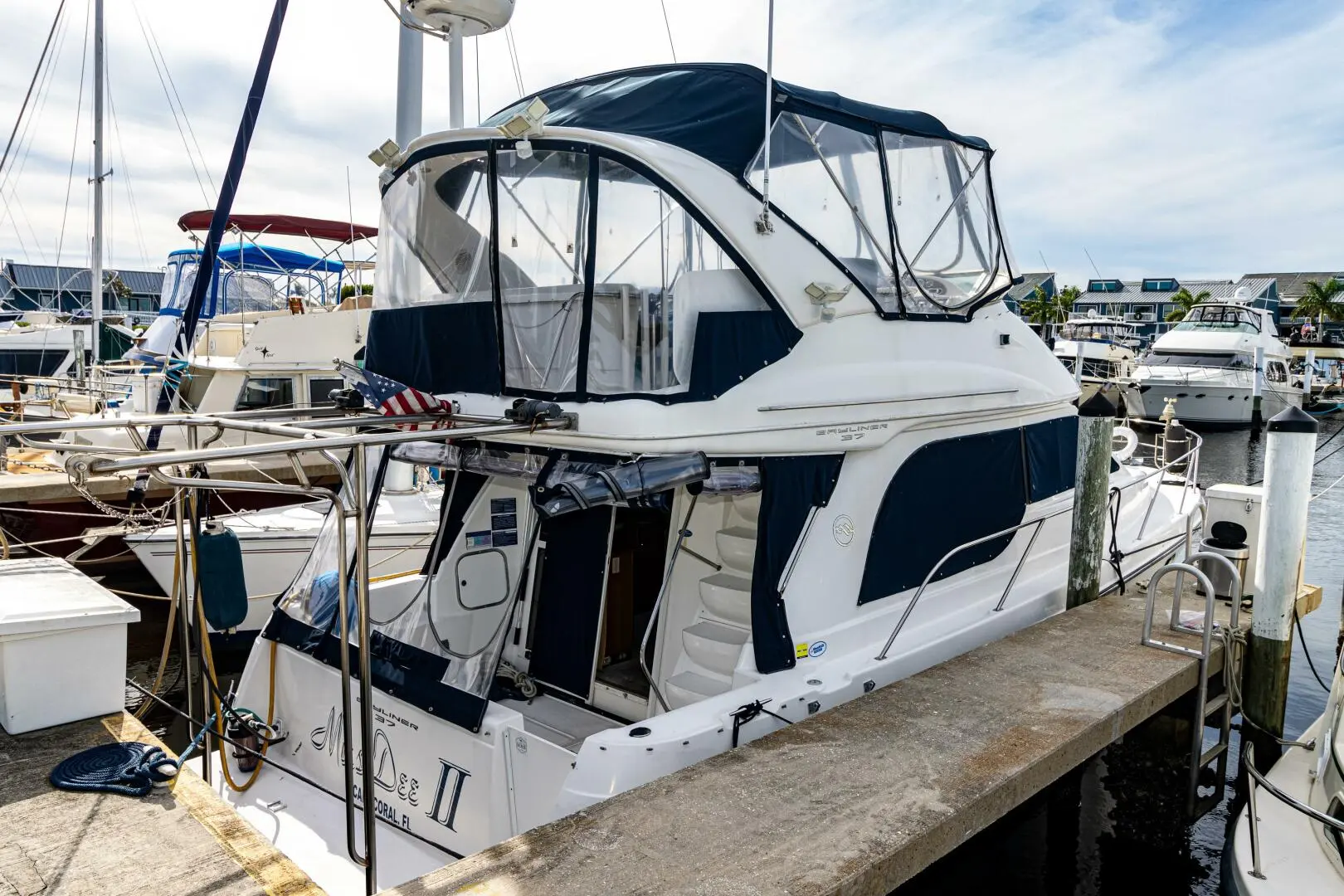 2001 Bayliner 37