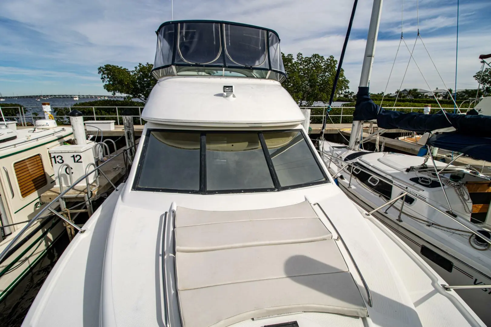 2001 Bayliner 37