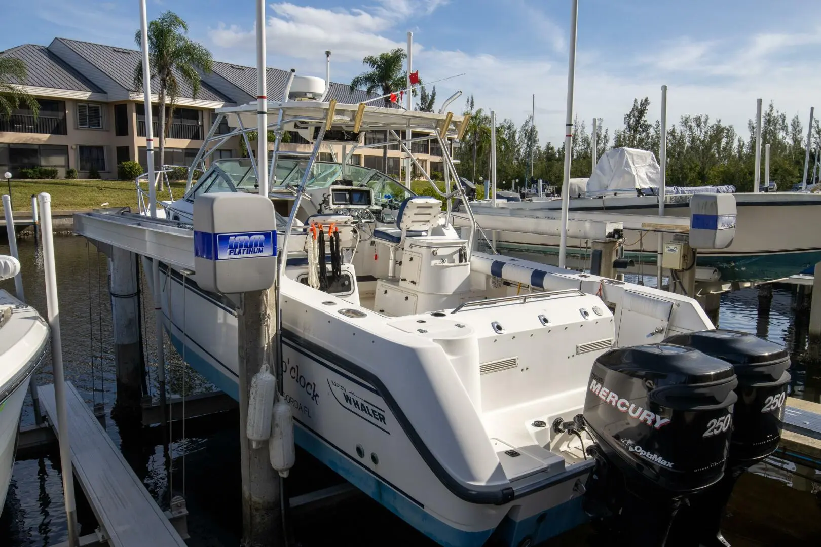 2000 Boston Whaler 285 conquest