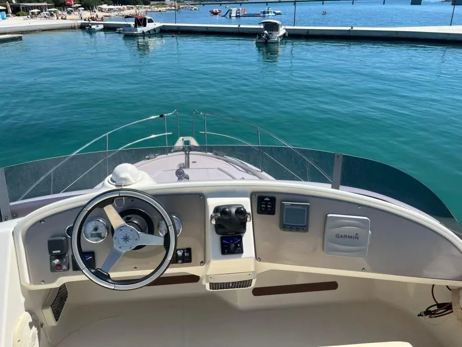 2007 Prestige 32