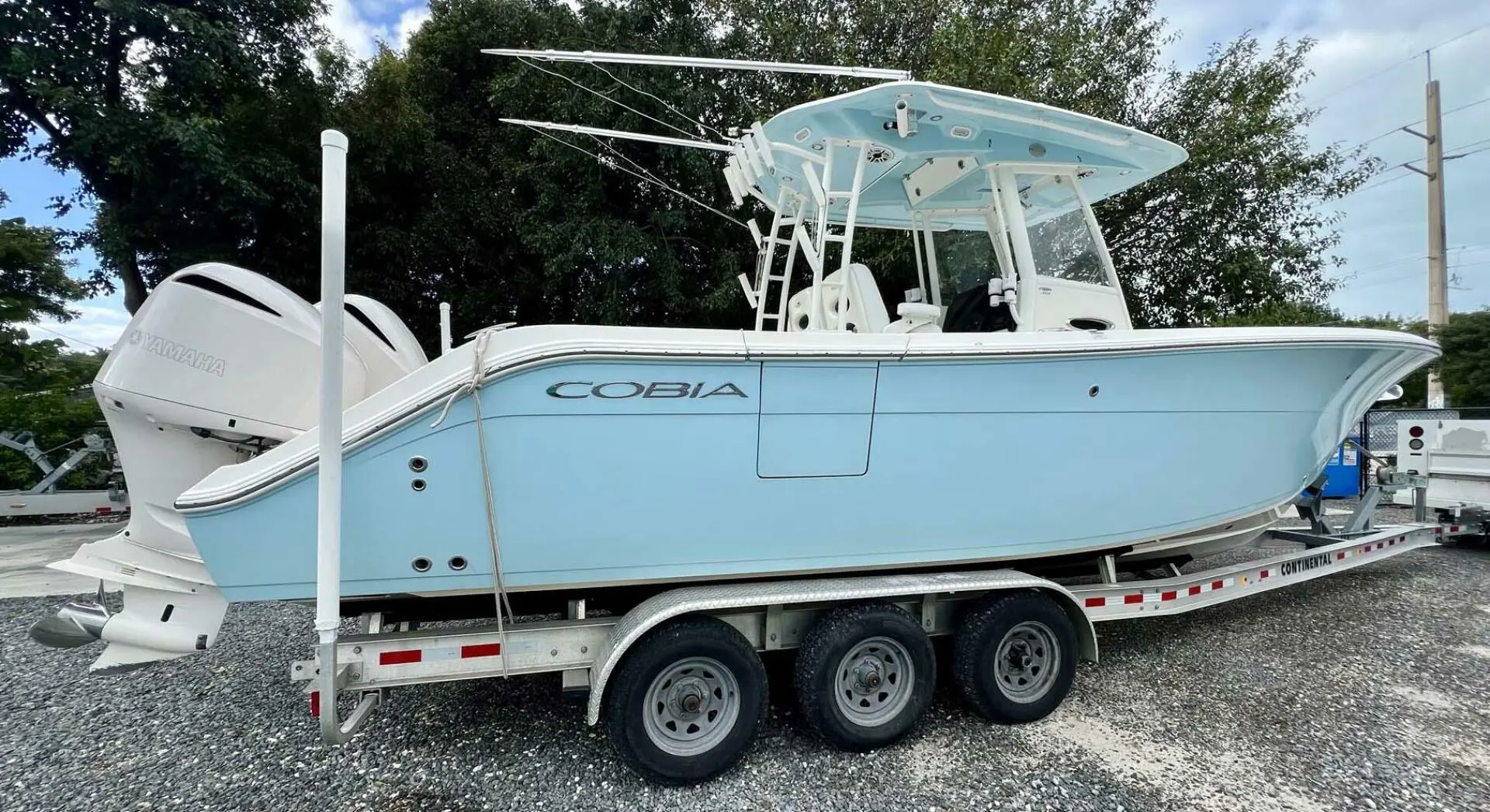 Cobia Boats 301 Center Console