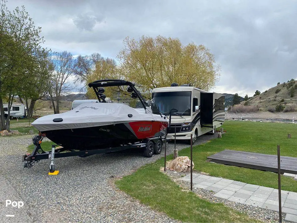 2018 Malibu 23 lsv