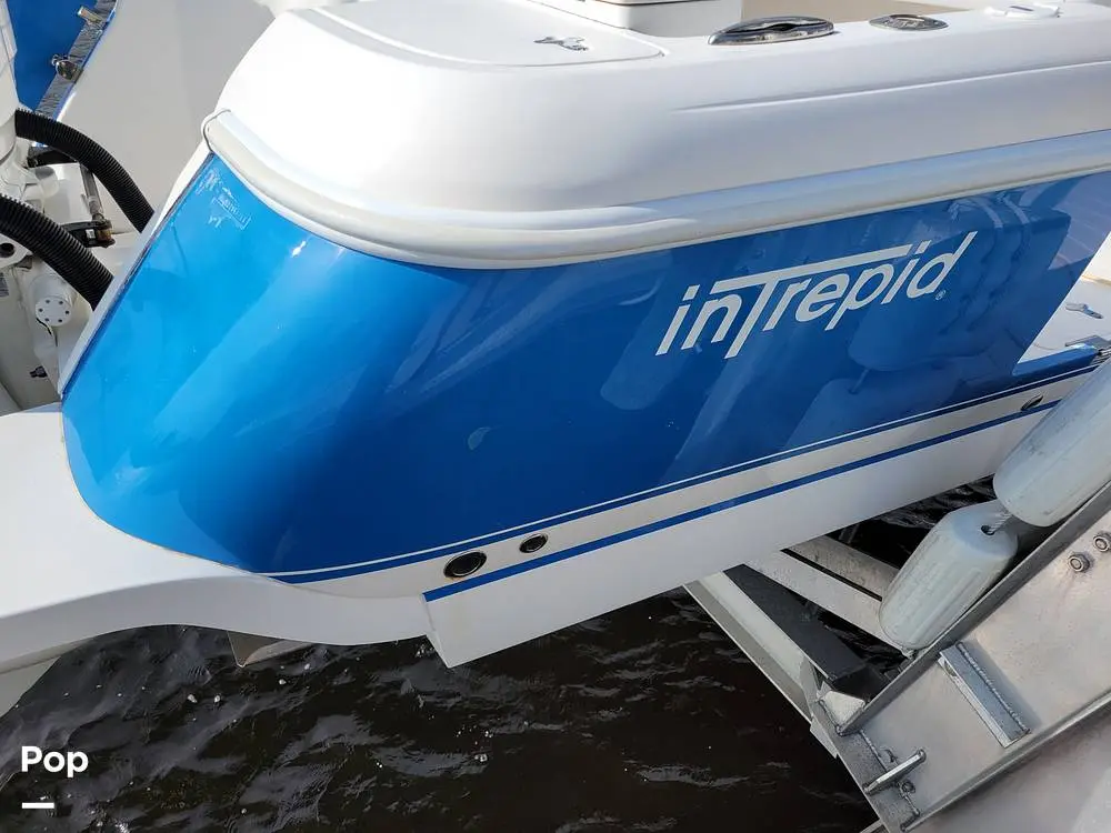 2013 Intrepid 327 center console