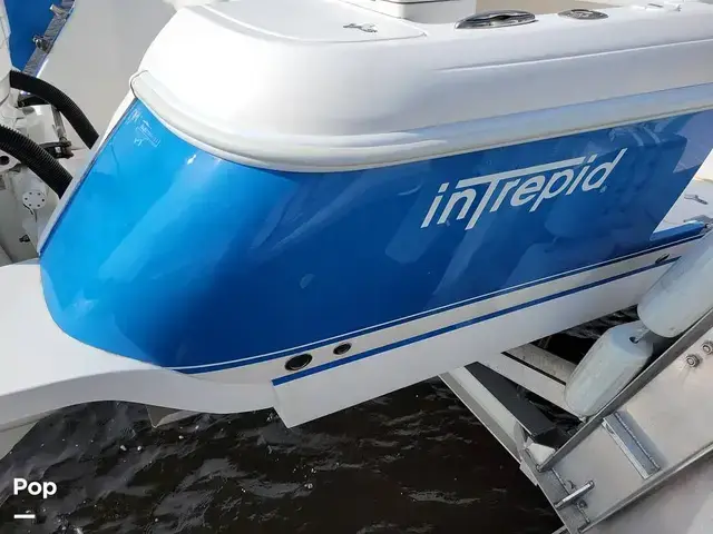 Intrepid 327 Center Console