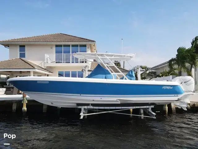 Intrepid 327 Center Console