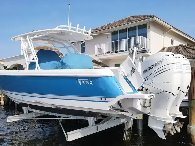 Intrepid 327 Center Console