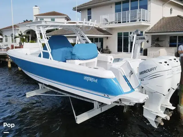 Intrepid 327 Center Console