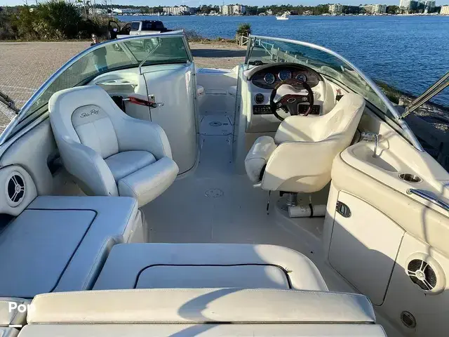 Sea Ray 220 Sundeck