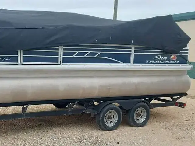 Sun Tracker Sportfish 22 Dxl