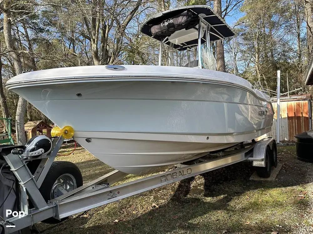 2021 Robalo r200