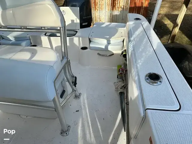 Robalo R200