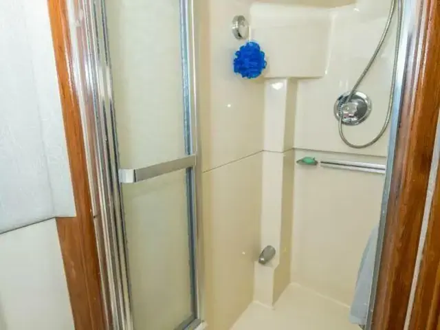 Sea Ray 410 Aft Cabin