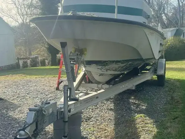 Boston Whaler Frontier