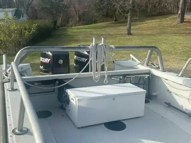 Boston Whaler Frontier