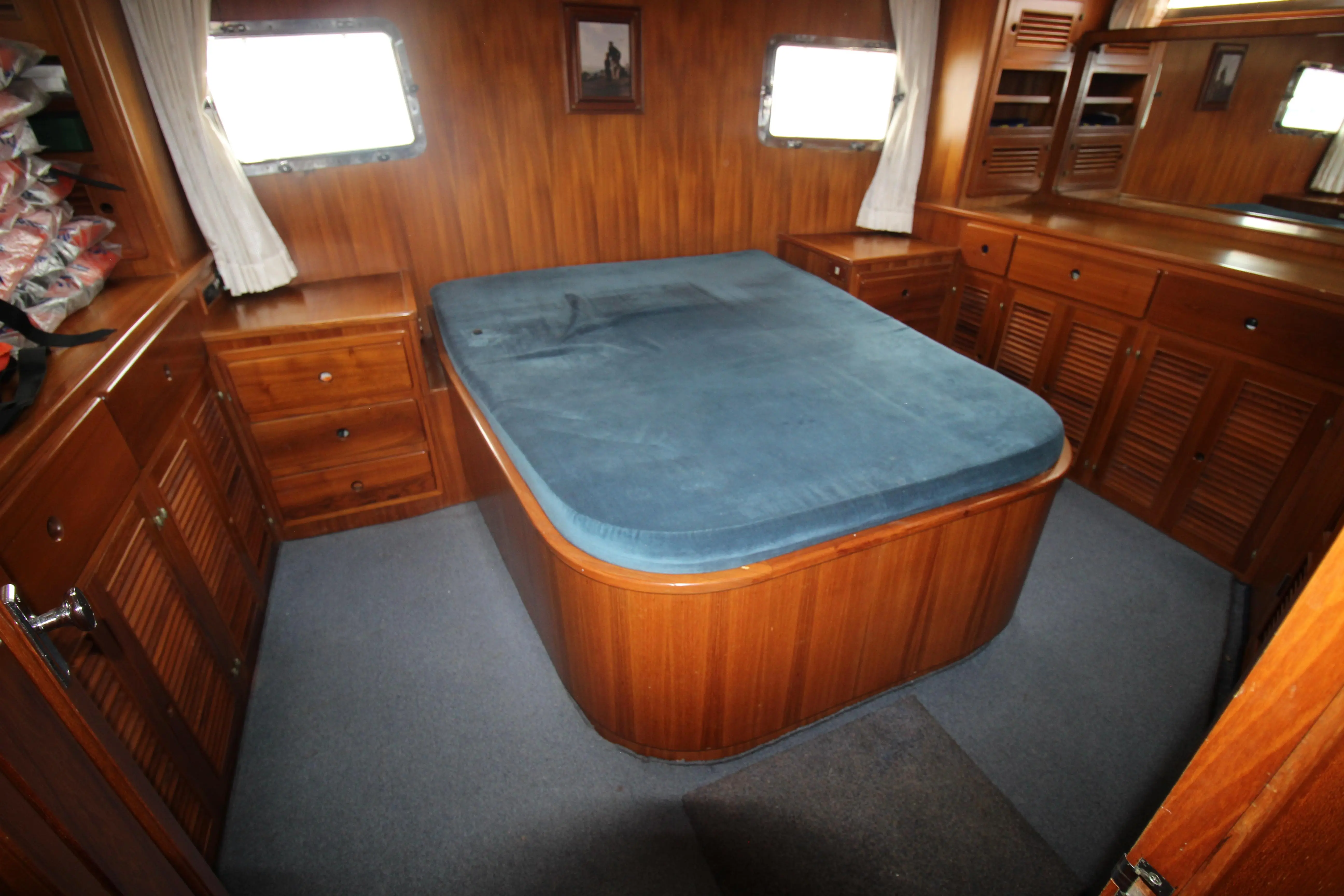 1988 Horizon trader royal yacht 43