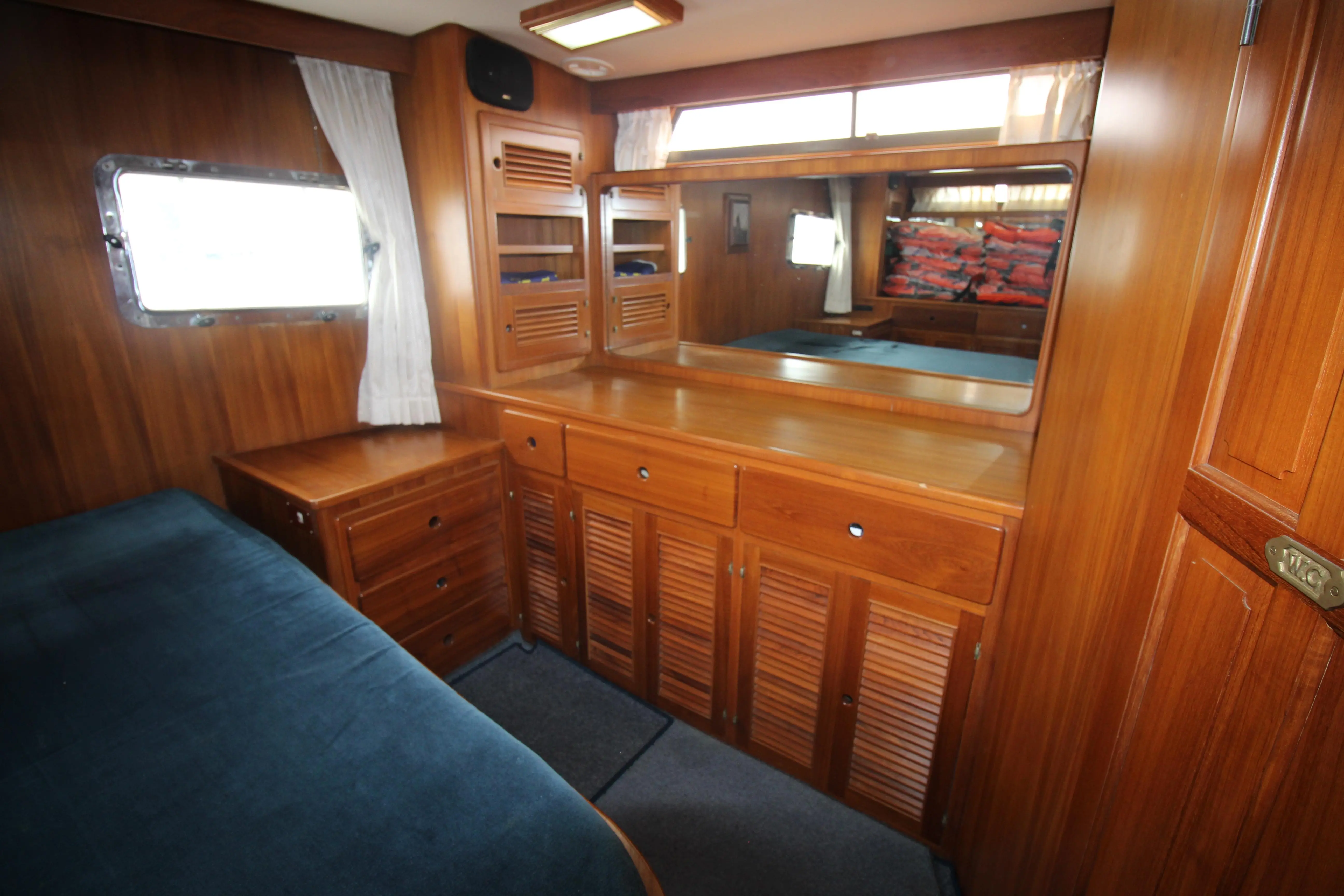 1988 Horizon trader royal yacht 43