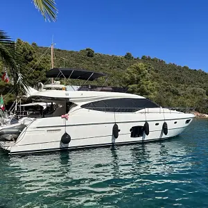 2010 Ferretti Yachts 592