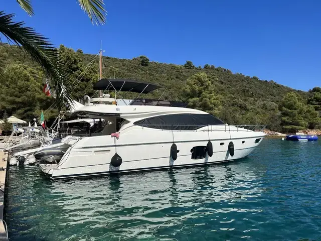 Ferretti Yachts 592