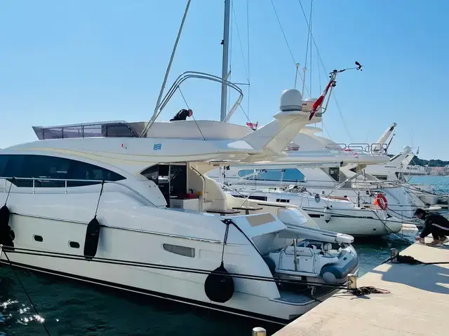 Ferretti Yachts 592