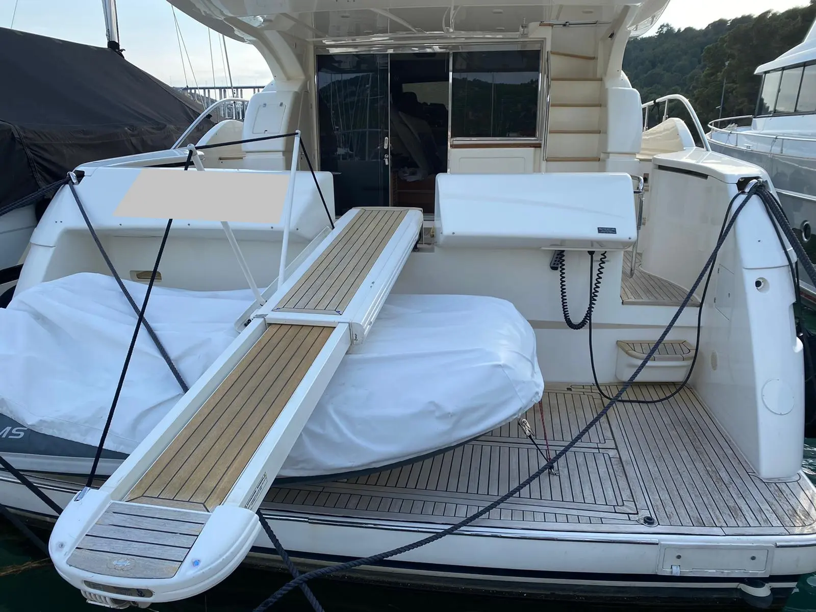 2010 Ferretti 592