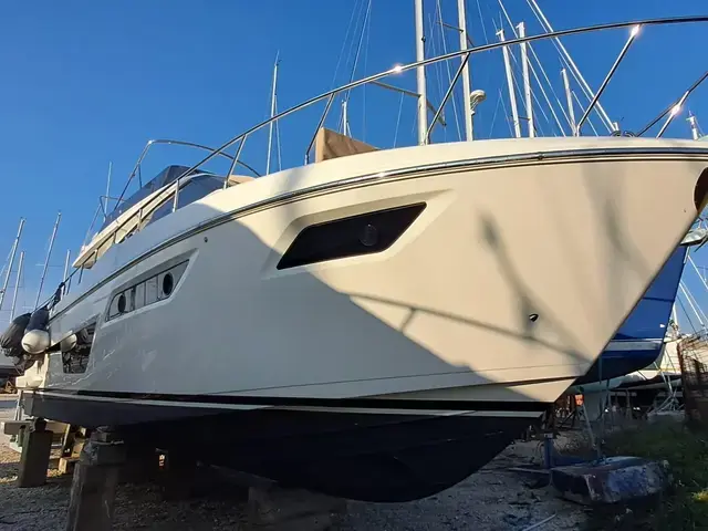 Ferretti Yachts 500