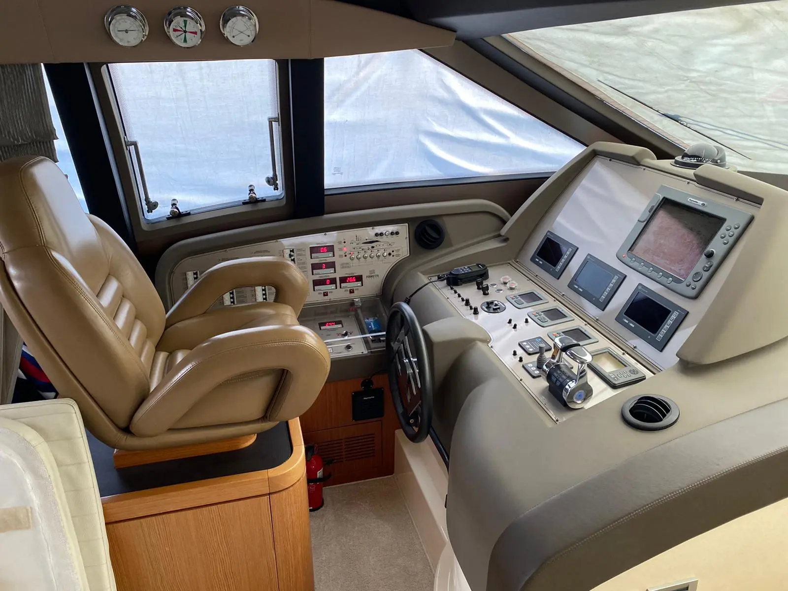 2010 Ferretti 592