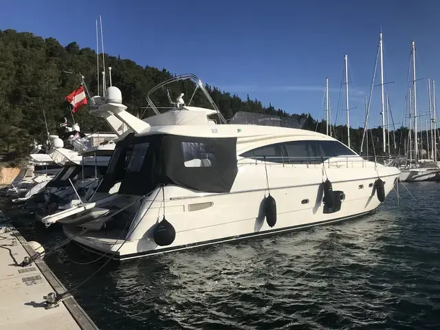 Ferretti Yachts 592