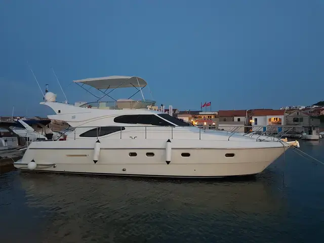 Ferretti Yachts 430