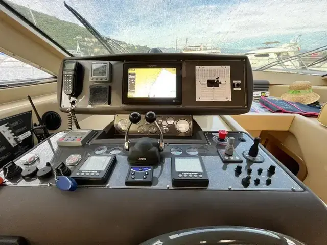 Ferretti Yachts 460