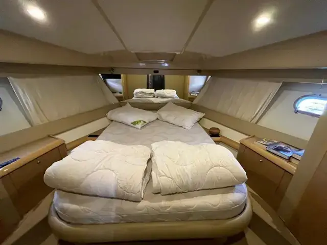 Ferretti Yachts 460