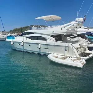 2005 Ferretti Yachts 530