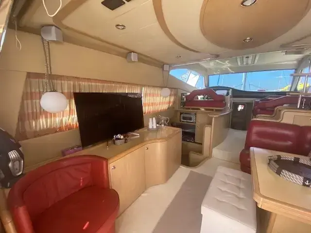 Ferretti Yachts 530