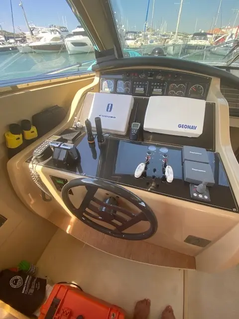 2005 Ferretti 530