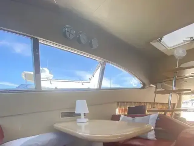 Ferretti Yachts 530