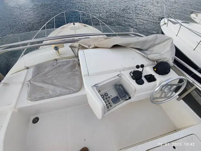 Ferretti Yachts 430