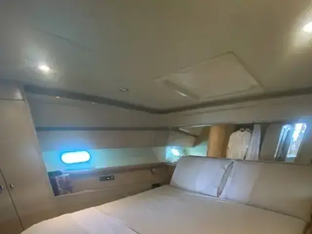 Ferretti Yachts 530