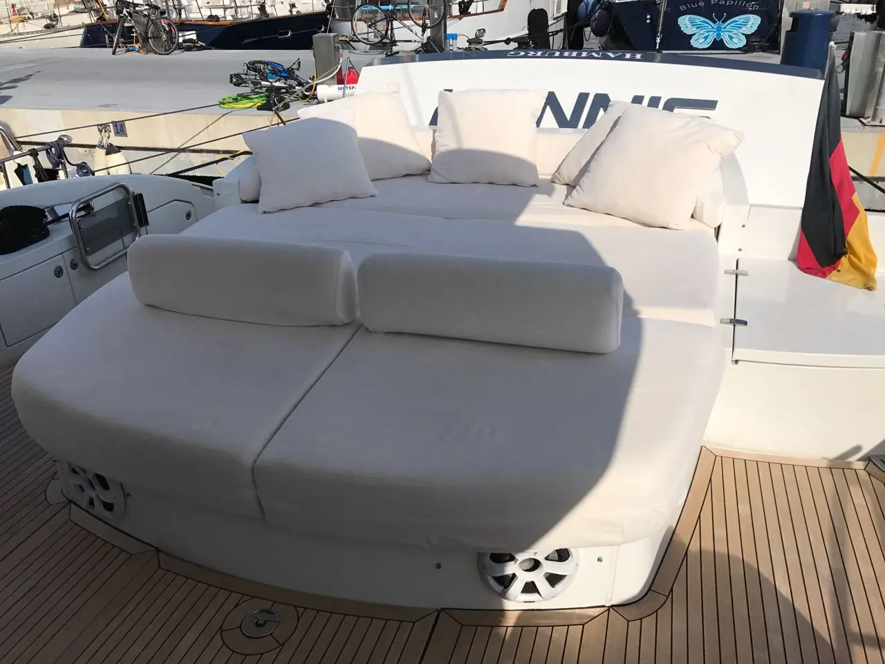 2005 Azimut 68