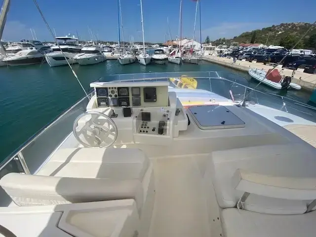 Ferretti Yachts 530