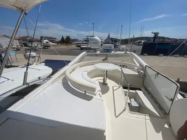 Ferretti Yachts 530