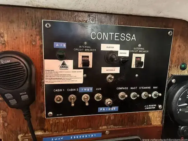 Contessa 32