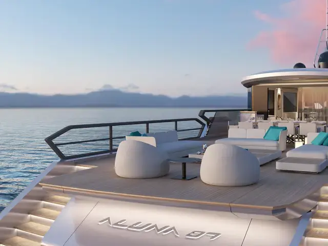 Motor Yacht 87'