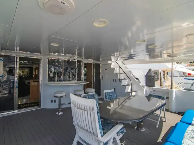 Hatteras 114'