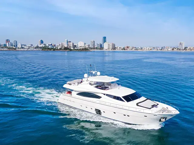 Ferretti Yachts 880