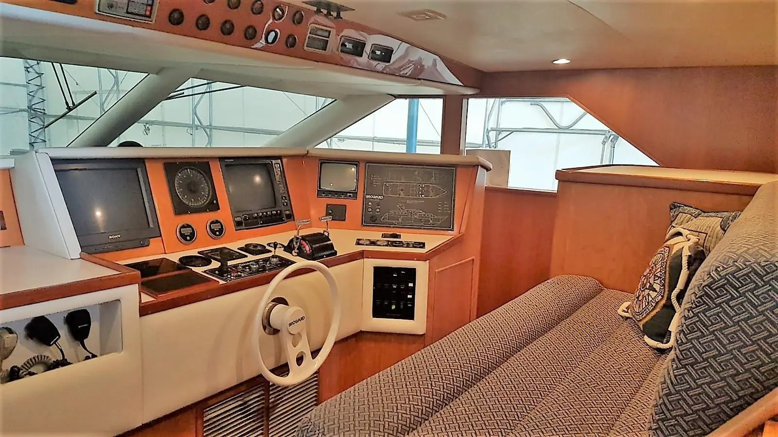 1989 Broward 98 motor yacht