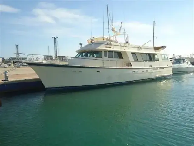 Hatteras 85