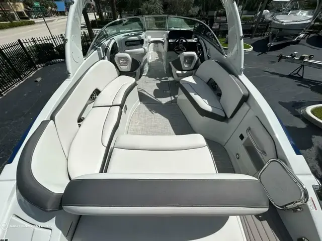 Crownline 290 Xss