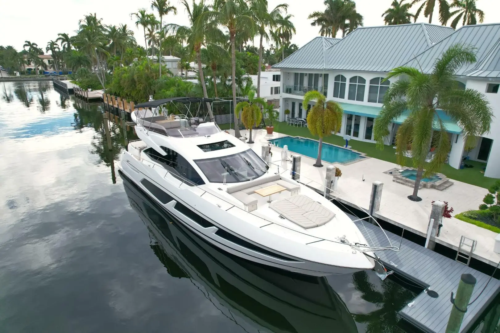 2022 Sunseeker 74 sport yacht